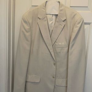 Men’s Stafford Light Tan Suit